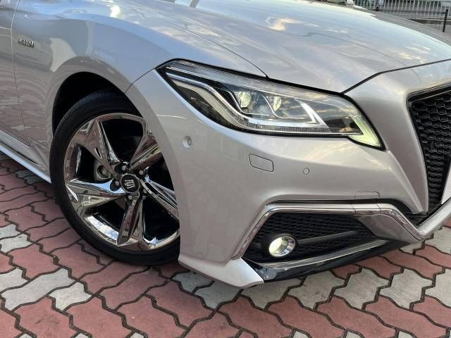 Toyota CROWN SEDAN 2018-09 10681-15