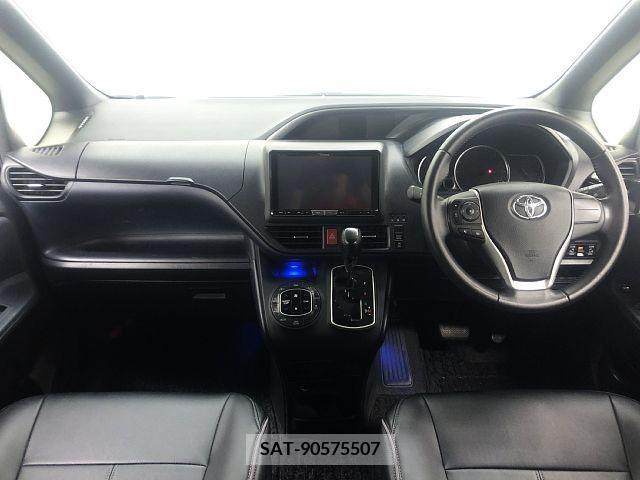 Toyota VOXY 2014-12 348999-1