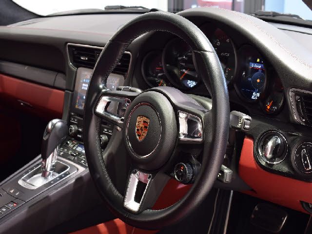 Porsche 911 2019-01 9816-15
