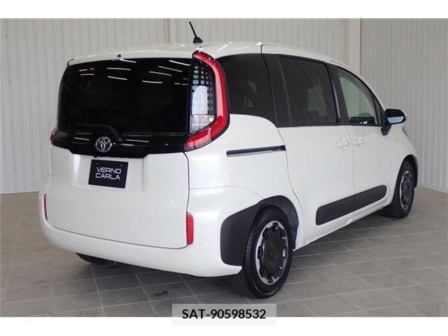 Toyota SIENTA 2022-09 368140-6