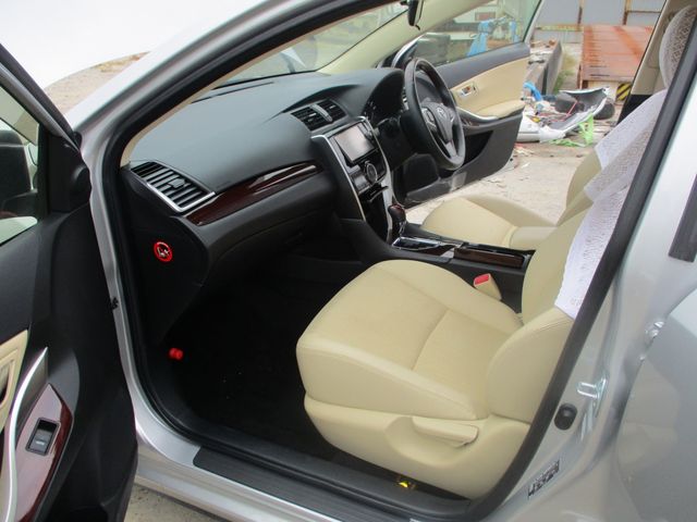 Toyota PREMIO 2017-09 26484-11