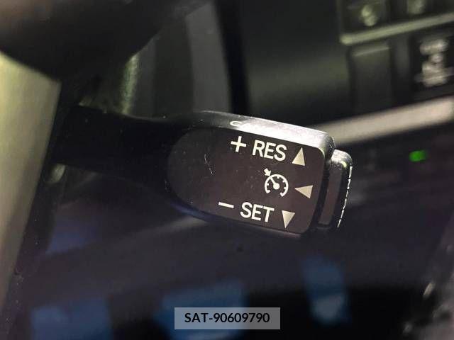Toyota VOXY 2021-11 321681-6