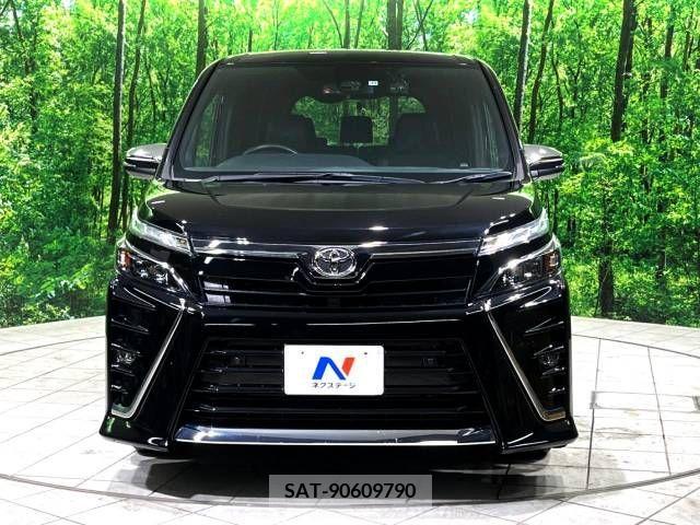 Toyota VOXY 2021-11 321681-15