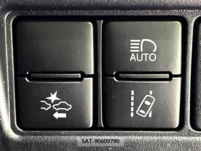 Toyota VOXY 2021-11 321681-4