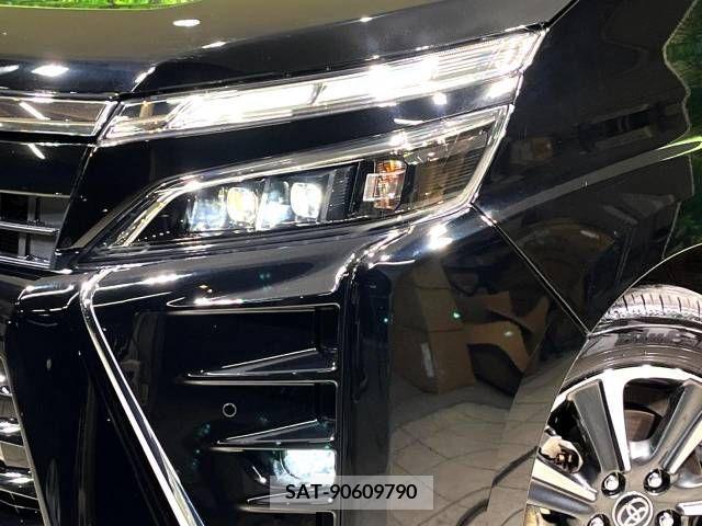 Toyota VOXY 2021-11 321681-13