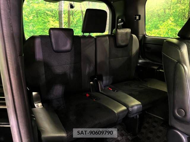 Toyota VOXY 2021-11 321681-12