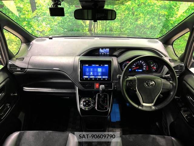 Toyota VOXY 2021-11 321681-1