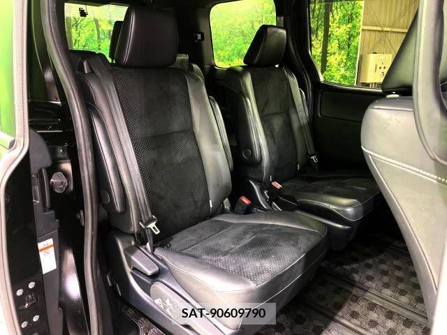 Toyota VOXY 2021-11 321681-11