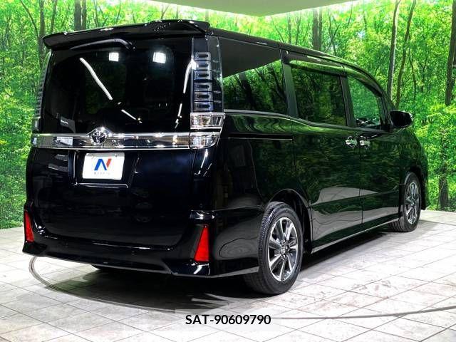 Toyota VOXY 2021-11 321681-18