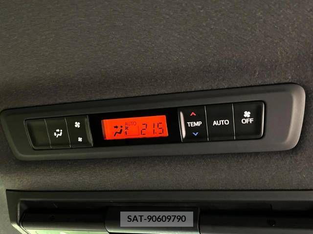 Toyota VOXY 2021-11 321681-7