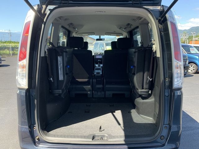Nissan SERENA 2012-05 23120-6