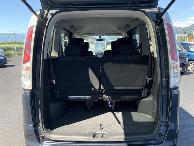 Nissan SERENA 2012-05 23120-7