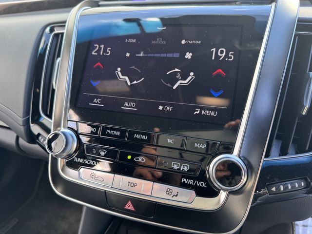 Toyota CROWN SEDAN 2018-08 192552-15