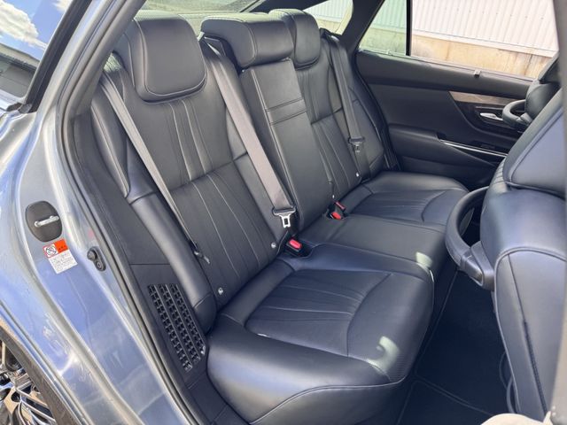 Toyota CROWN SEDAN 2018-08 192552-24