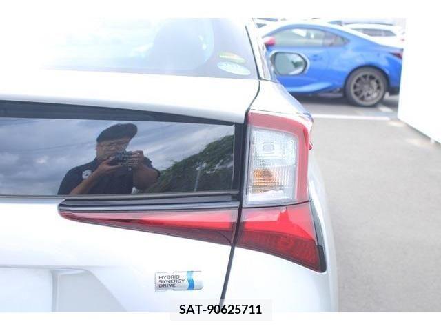 Toyota PRIUS 2019-06 282218-9