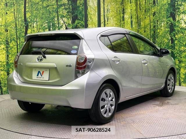 Toyota AQUA 2013-06 349982-14