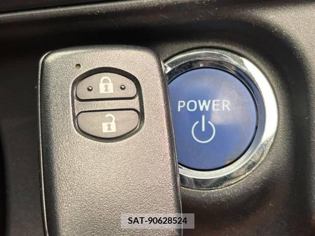 Toyota AQUA 2013-06 349982-2