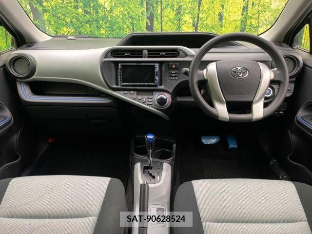 Toyota AQUA 2013-06 349982-1