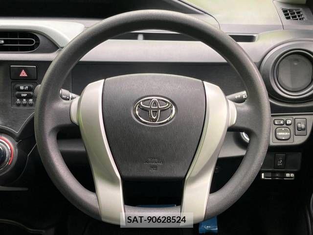 Toyota AQUA 2013-06 349982-8