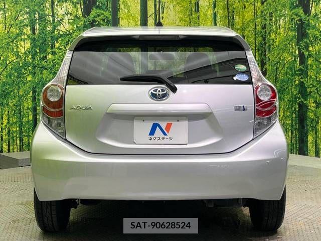 Toyota AQUA 2013-06 349982-12