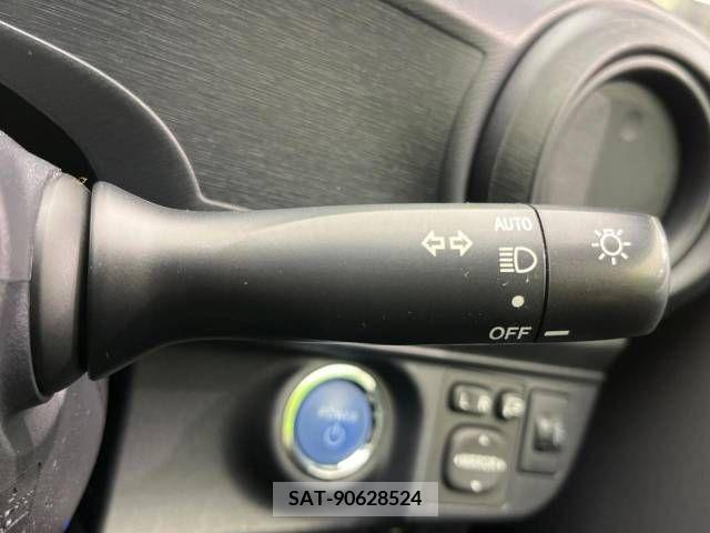 Toyota AQUA 2013-06 349982-18