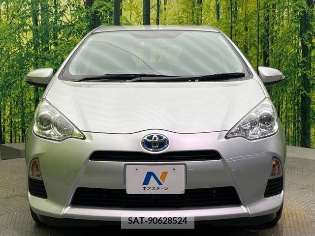 Toyota AQUA 2013-06 349982-11