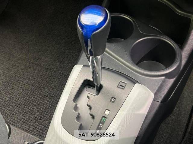 Toyota AQUA 2013-06 349982-17