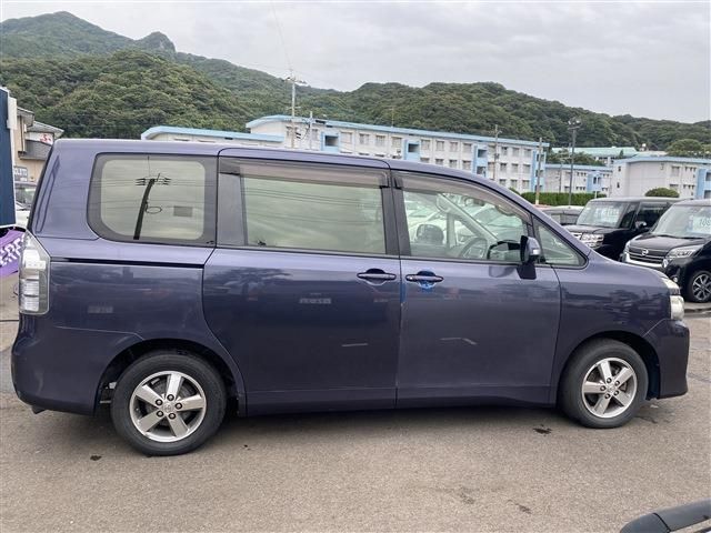 Toyota VOXY 2012-04 15332-11
