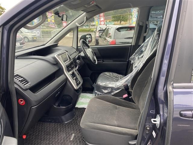 Toyota VOXY 2012-04 15332-3