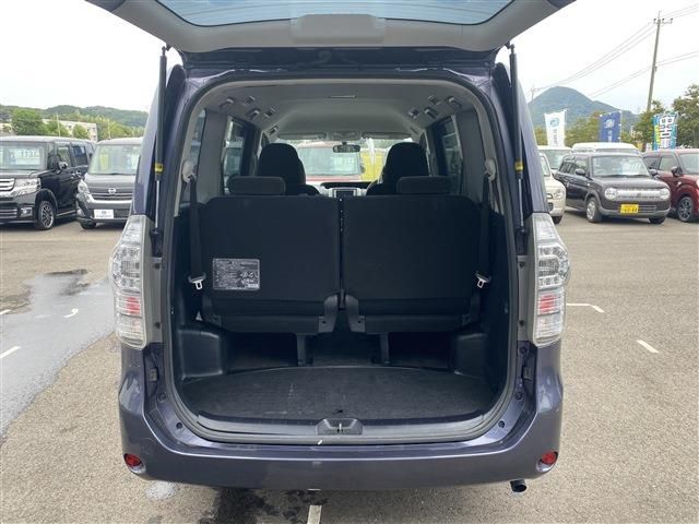 Toyota VOXY 2012-04 15332-6