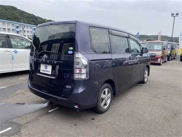 Toyota VOXY 2012-04 15332-2