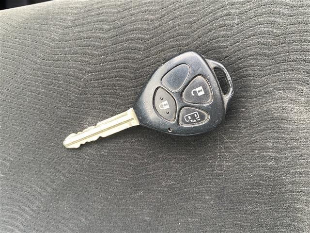 Toyota VOXY 2012-04 15332-25