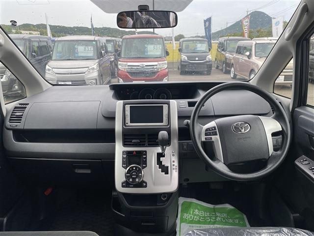 Toyota VOXY 2012-04 15332-1