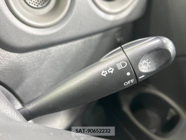 Toyota BB 2011-12 327038-4