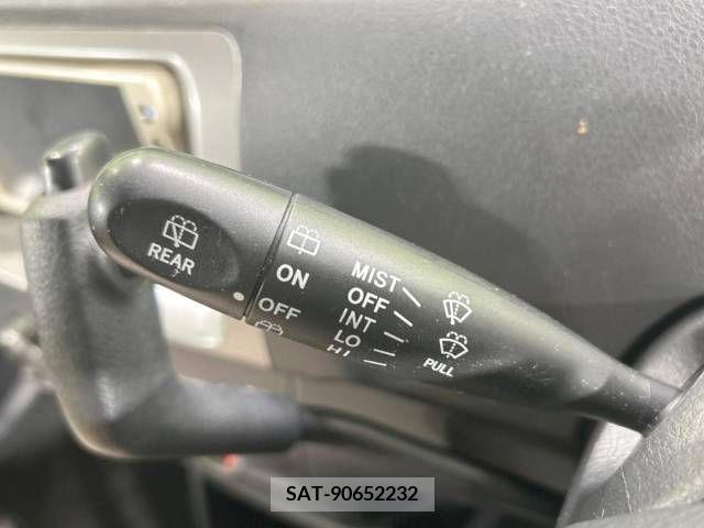 Toyota BB 2011-12 327038-3