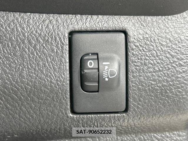 Toyota BB 2011-12 327038-7