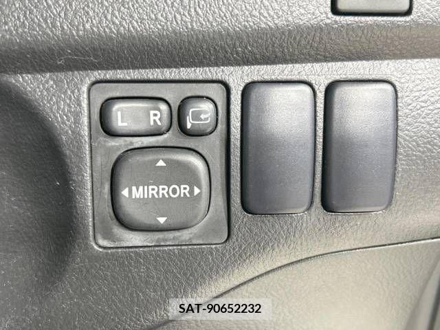 Toyota BB 2011-12 327038-5