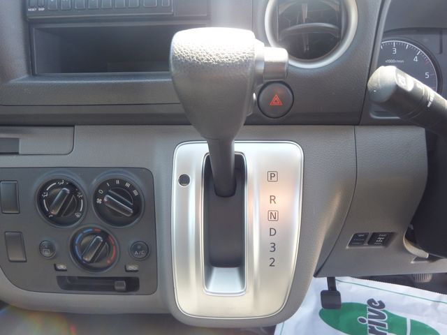 Nissan NV350 Caravan 2016-03 2362-20