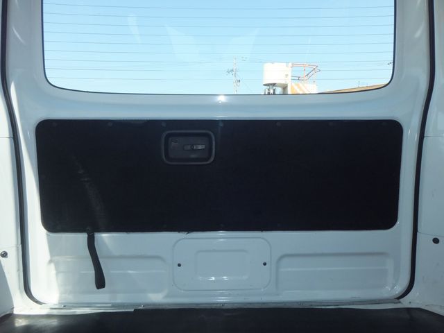 Nissan NV350 Caravan 2016-03 2362-24