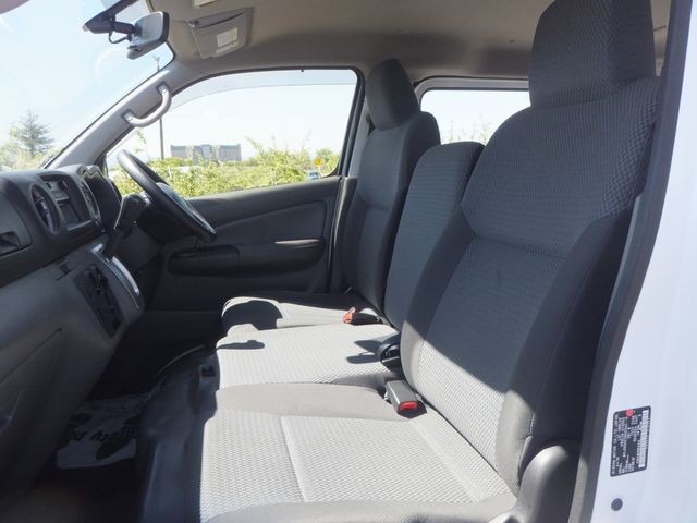 Nissan NV350 Caravan 2016-03 2362-13