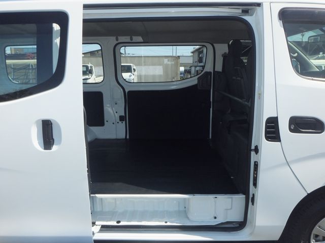 Nissan NV350 Caravan 2016-03 2362-14