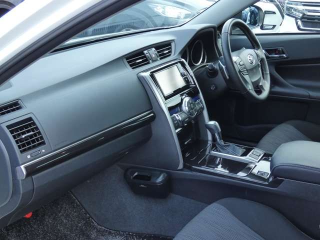 Toyota MARK X 2017-01 181317-12