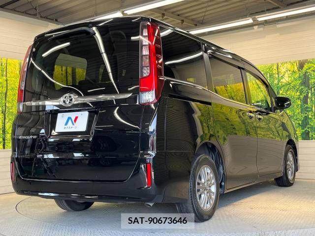 Toyota ESQUIRE 2015-06 215685-18
