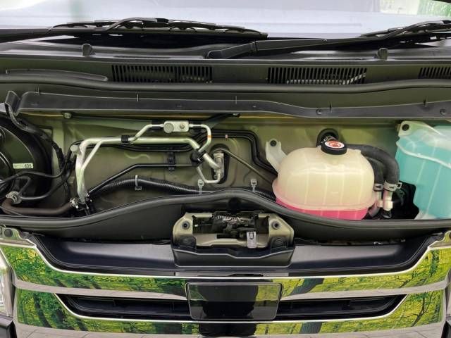 Toyota HIACE VAN 2019-10 186844-19