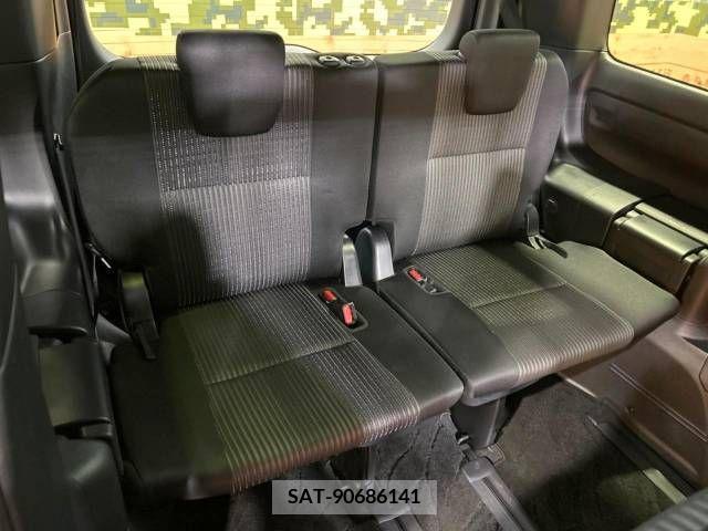 Toyota VOXY 2019-10 288914-11