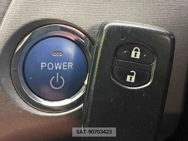 Toyota PRIUS 2015-10 281788-7