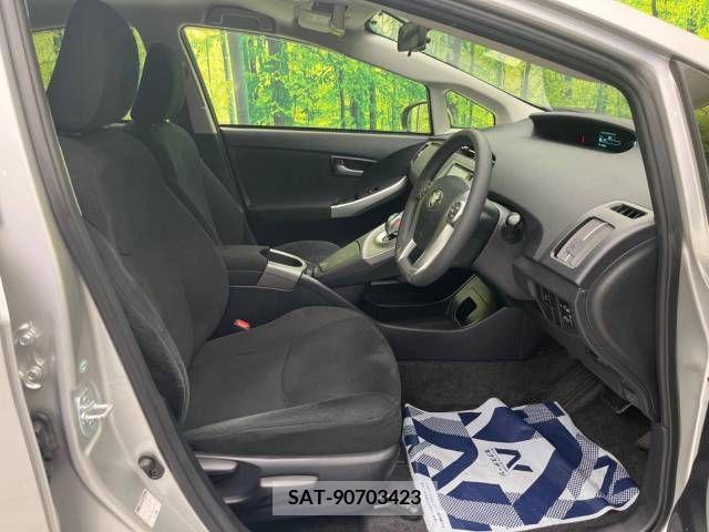 Toyota PRIUS 2015-10 281788-8