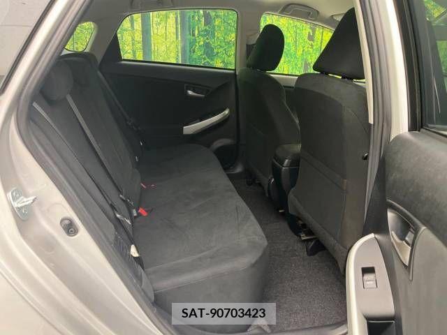 Toyota PRIUS 2015-10 281788-9