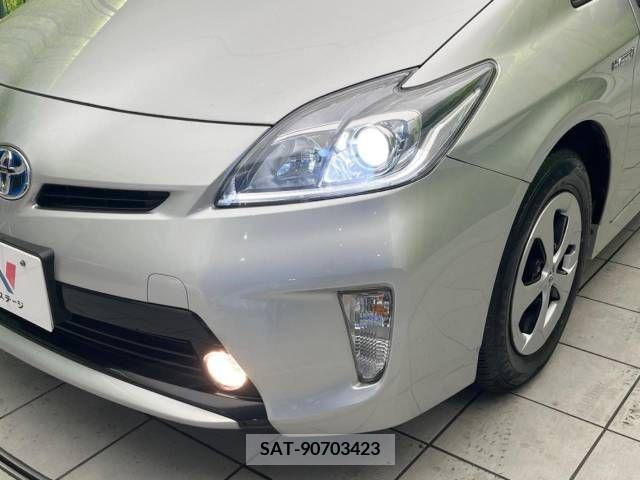 Toyota PRIUS 2015-10 281788-12