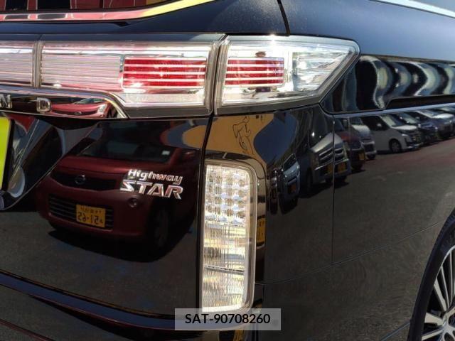Nissan ELGRAND 2016-02 268448-11